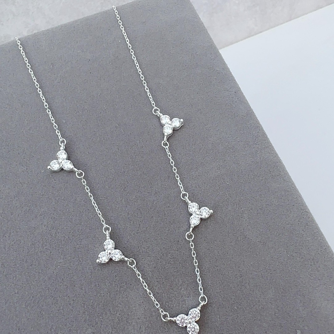 Colar Pétalas Zircônias