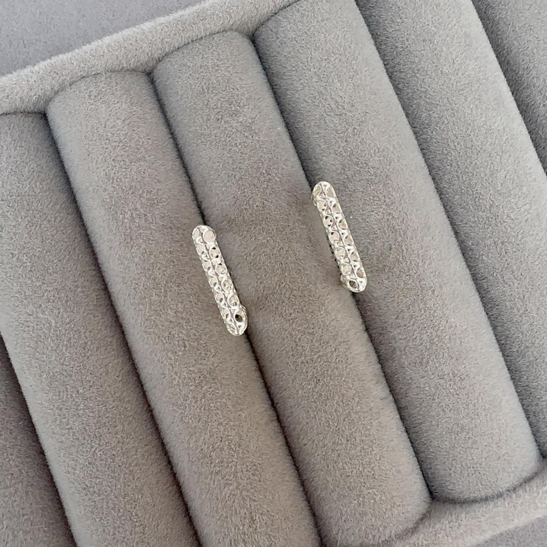 Brinco Meia Cana Vazado