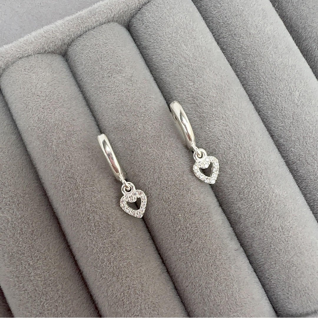 Argola Lisa e Coração Cravejado