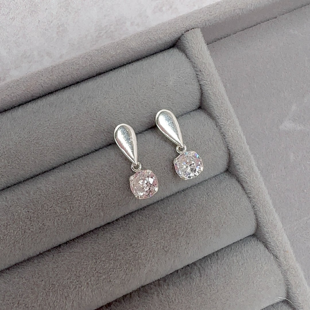 Brinco Zircônia Pendurado